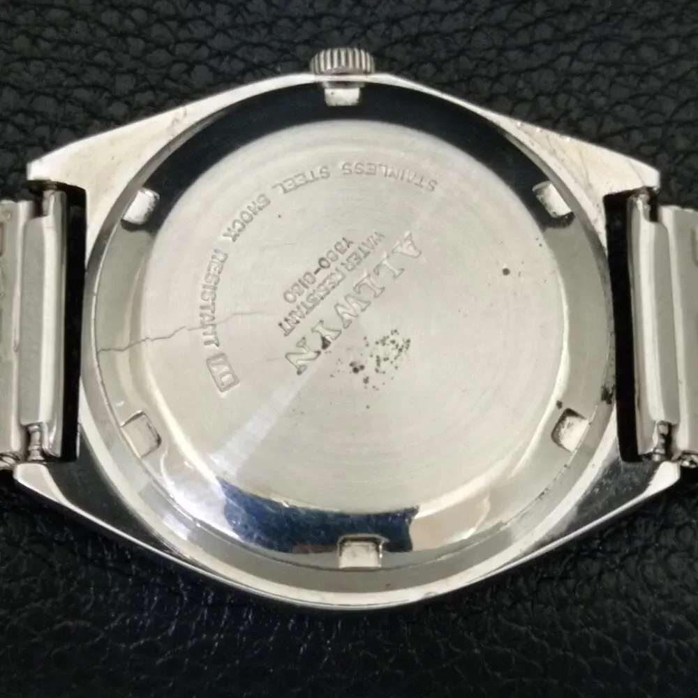 Vintage 1970 Allwyn Manual Mens Silver Watch W/Metal Strap & Silver accents